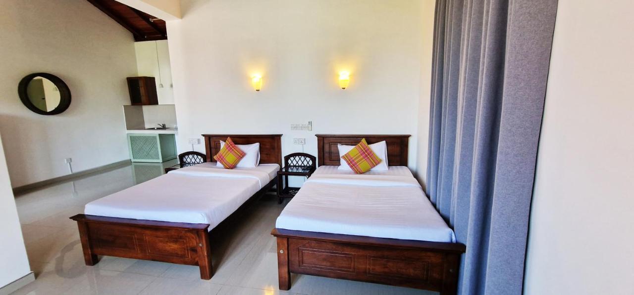 Chill Hill Hikkaduwa Hotel Exterior photo