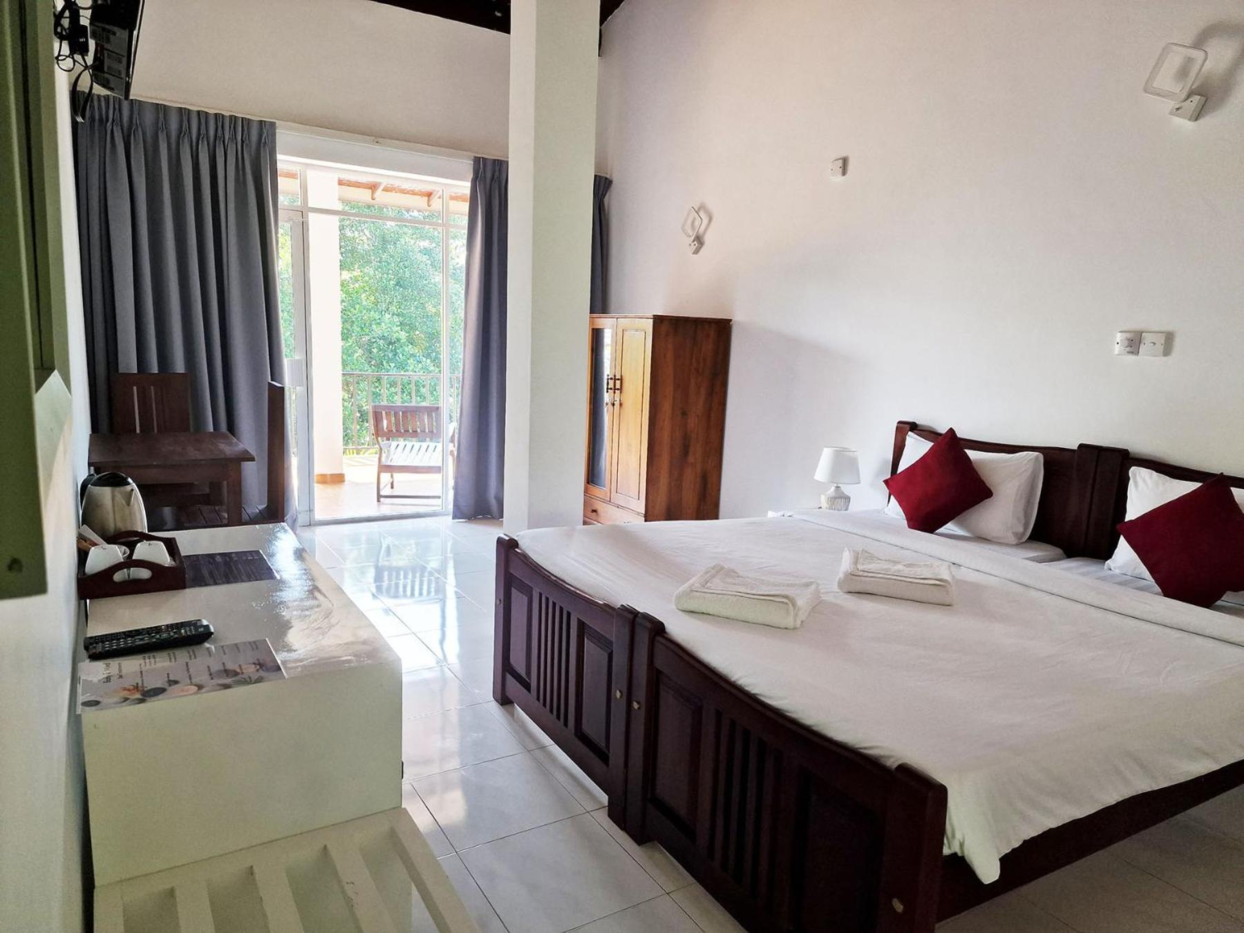 Chill Hill Hikkaduwa Hotel Exterior photo