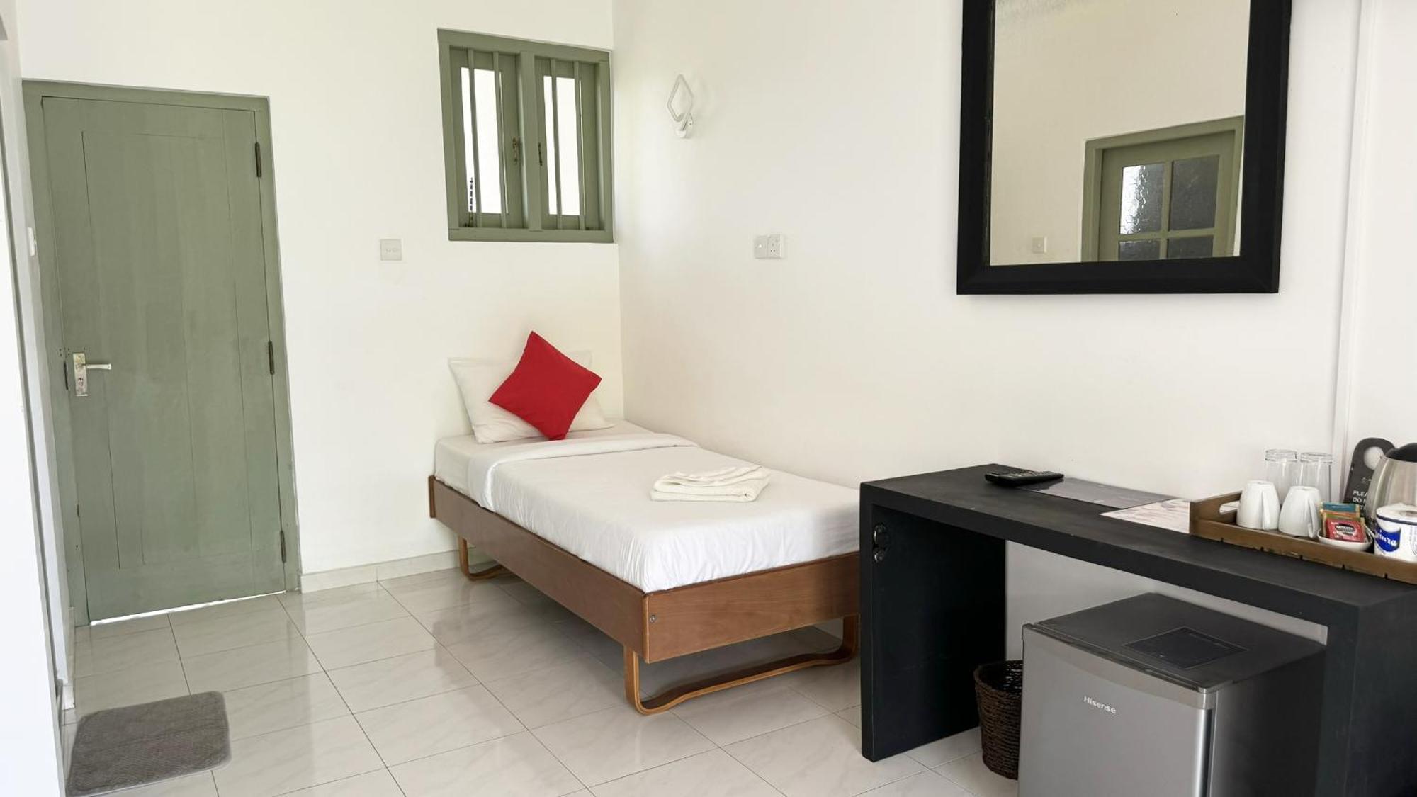 Chill Hill Hikkaduwa Hotel Exterior photo