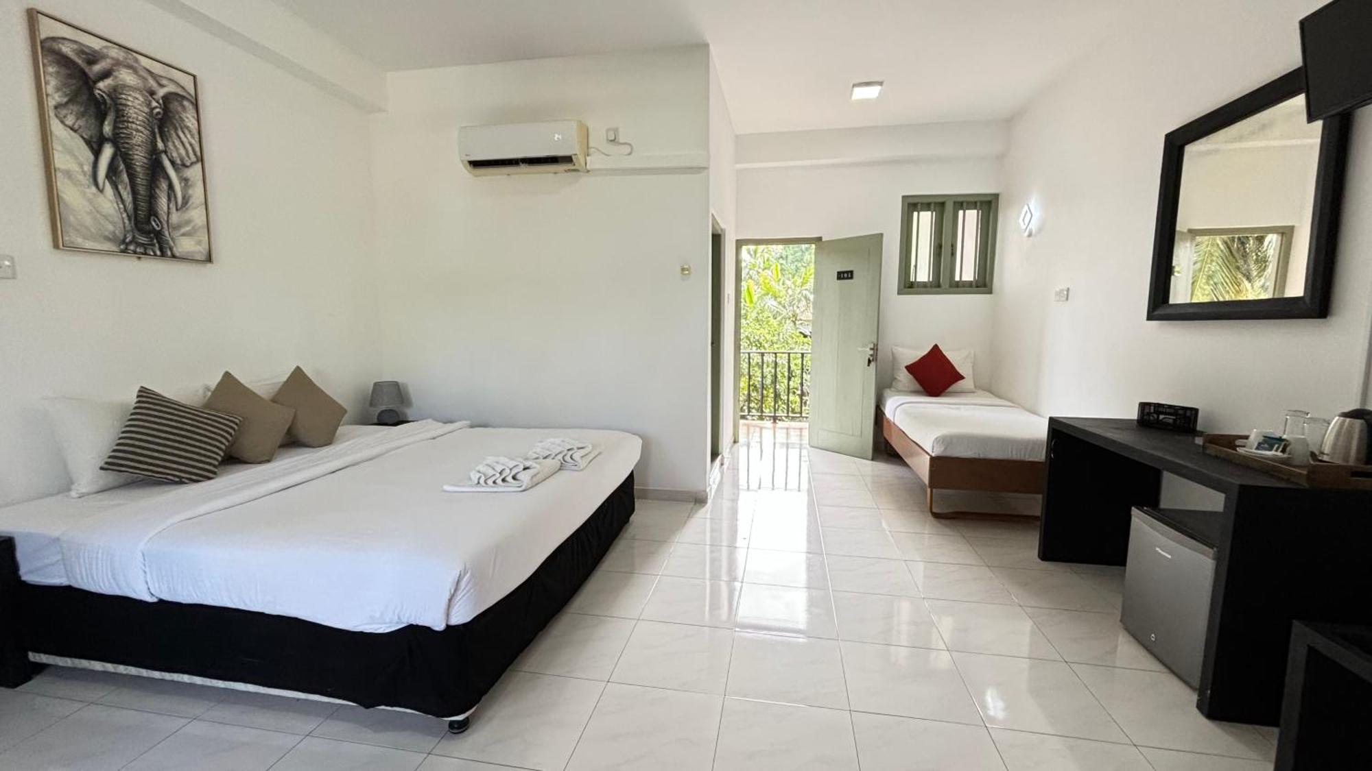 Chill Hill Hikkaduwa Hotel Room photo