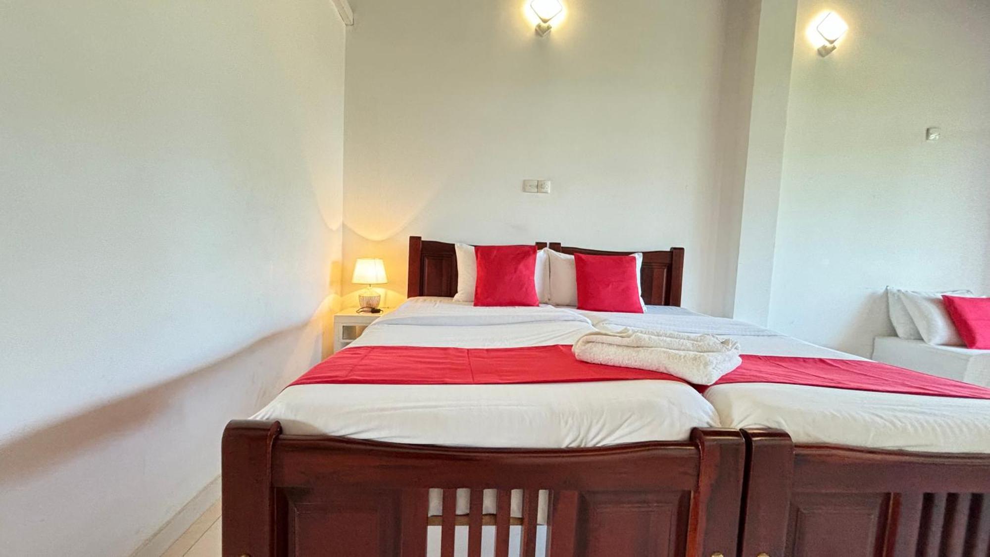 Chill Hill Hikkaduwa Hotel Room photo